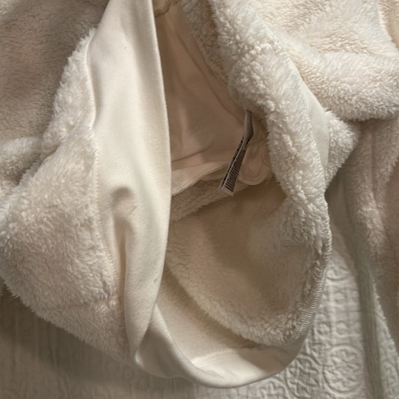 Banana Republic Women’s White Fluffy Warm, Cozy, Comfy, Winter Pull-over Hoodie - Picture 6 of 6